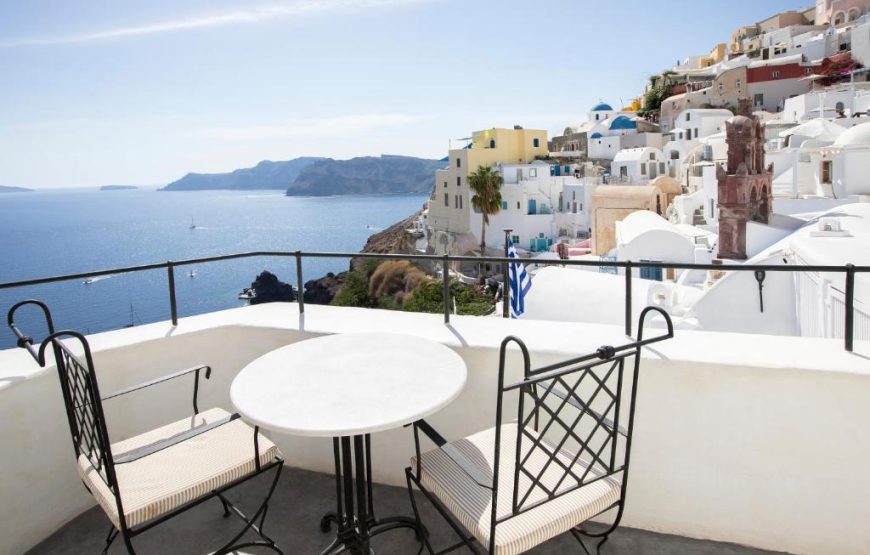 Santorini Caldera Luxury Retreat