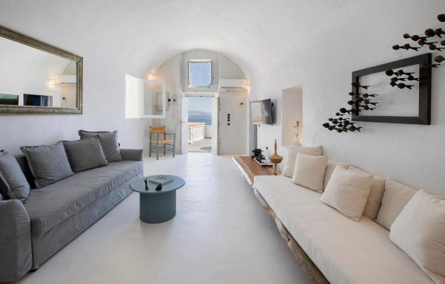 Santorini Caldera Luxury Retreat