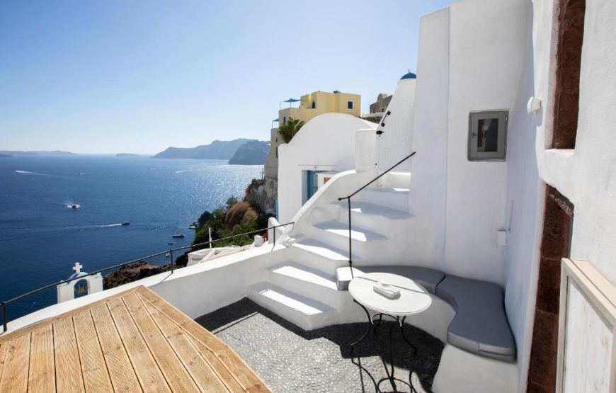 Santorini Caldera Luxury Retreat