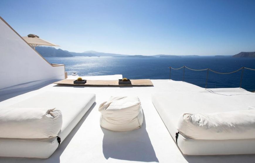 Santorini Caldera Luxury Retreat