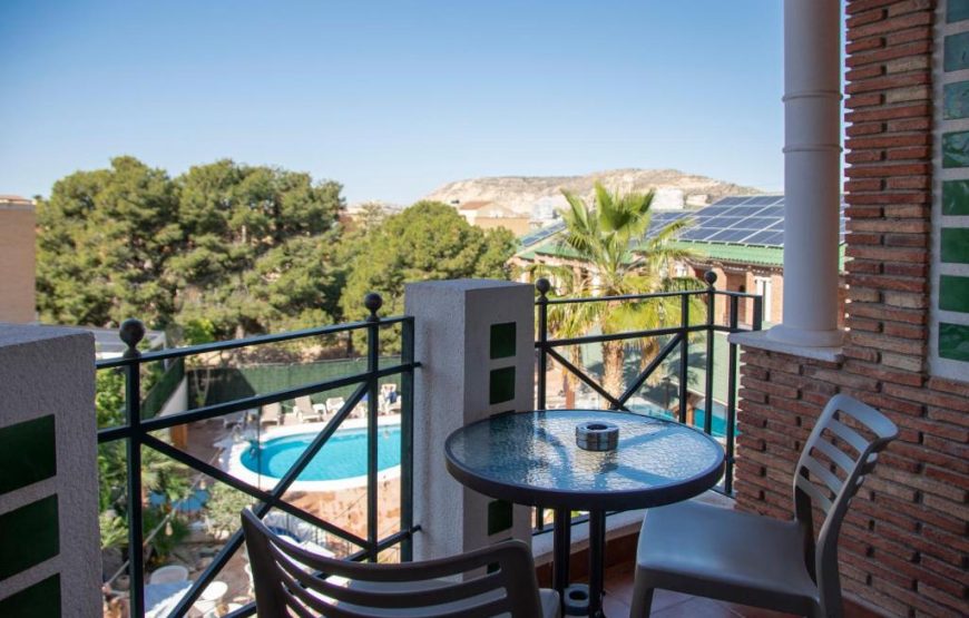 Alicante Sunshine – Coastal Getaway