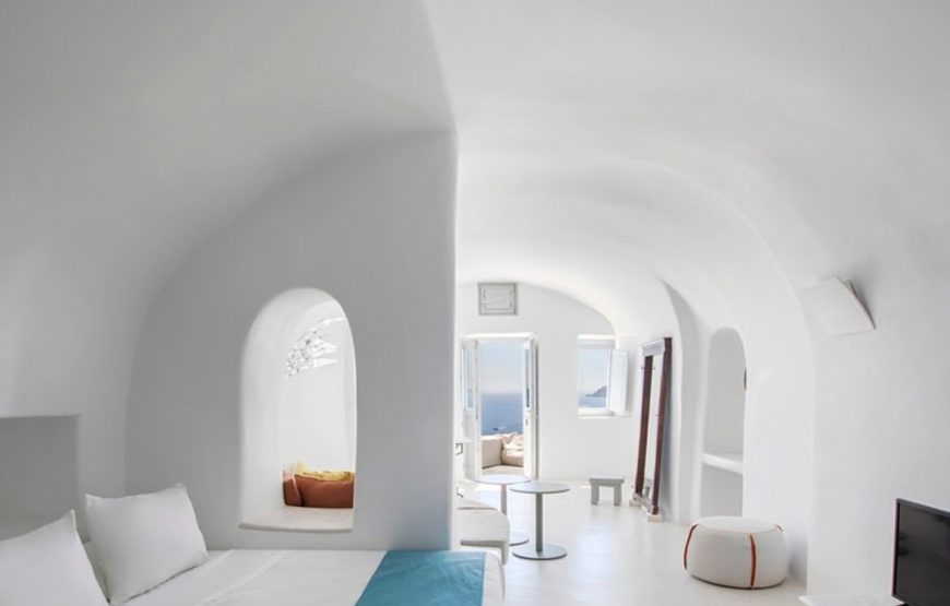 Santorini Caldera Luxury Retreat